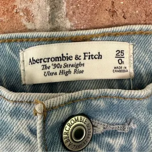 Abercrombie Fitch Curve Love Ultra High Rise 90s Straight Jeans Women’s 25 0 NEW thumbnail 5