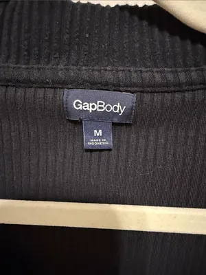 GapBody Black V-Neck Ribbed Pullover Sweater - Size Medium thumbnail 3