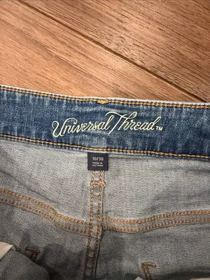 Universal Thread Women’s Distressed Blue Denim Shorts Size 10/30 - C73-014 thumbnail 2