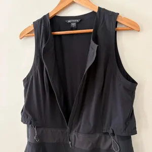 Athleta Dress Venture Out 12 Black Athletic Hiking Zip Front Built-in Shorts thumbnail 5