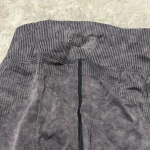 PINK Active Victoria’s Secret grey leggings pants workout yoga woman’s Medium thumbnail 4