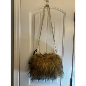 Faux Fur Shoulder Crossbody Bag Brown Gold Chain Cozy Winter Plush Handbag Purse thumbnail 8