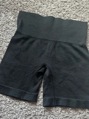 Colsie Black Ribbed High-Waist Athletic Bike Shorts thumbnail 2