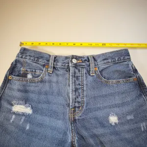 Old Navy High Rise Slouchy Straight Distressed Crop Jeans Blue Button Fly Size 4 thumbnail 9