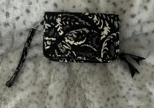 Vera Bradley wristlet wallet! super spacious in great condition :) thumbnail 1