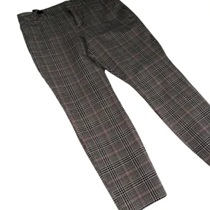 Old Navy grey & pink plaid houndstooth pixie pants thumbnail 5