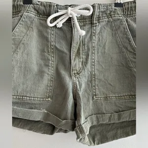 American Eagle Army Green Mid-Rise Shorts with a Tie Waistband, Stretch, Size 4 thumbnail 5