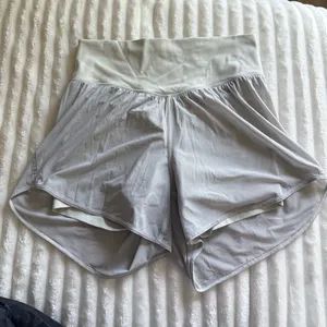 Lululemon Nulu and Mesh High-Rise Yoga Short 3.5" Bone, size 8 thumbnail 2
