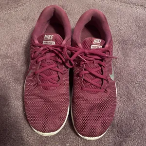 Woman’s Nike flex TR7  thumbnail 2