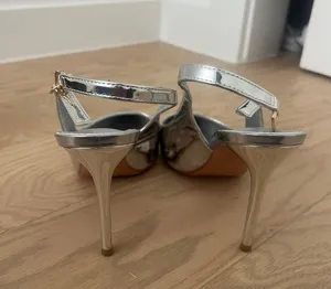 Silver Metallic Heels Size 7.5 thumbnail 2
