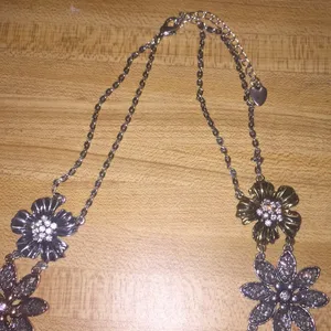 Stunning signature piece necklace. New. thumbnail 3