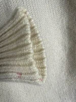 Theory Ivory 100% Cashmere V-Neck Sweater Size P Petite Flawed thumbnail 5