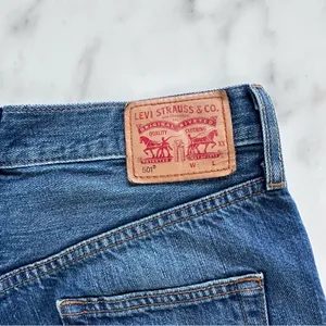 Levi’s 501 Mid-Rise Medium Wash Denim Cutoff Shorts • Sz 25 thumbnail 9