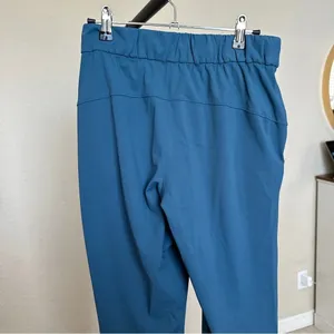 Lululemon On the Fly 7/8 Pant -‎ Size 4 either code blue or petrol blue pants thumbnail 9