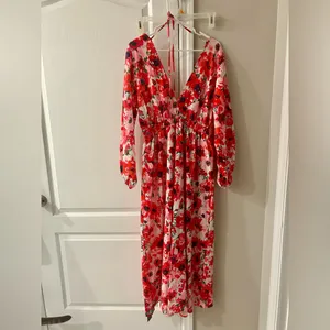 NWT Floral Red and Pink Women's Dress Size Medium thumbnail 3