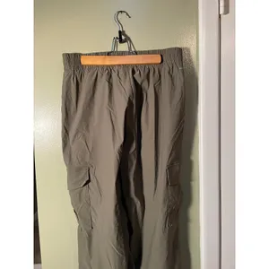 Mondetta Women's Size Medium High-Rise Cargo Pants Olive Green Athletic Outdoor thumbnail 7