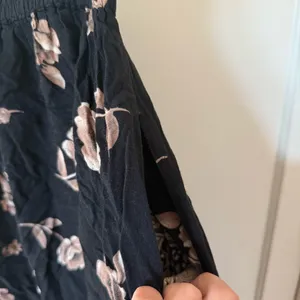 Sag Harbor Black and Tan Floral Maxi Skirt thumbnail 4