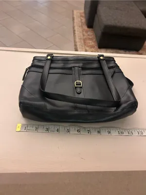 Elegant Black Shoulder Bag with Gold Buckle thumbnail 4