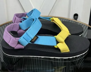Teva Original Universal Sandals Women’s Size 6 Hiking Outdoor Colorblock 1003987 thumbnail 1