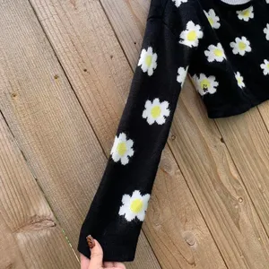 Cider Black & white flower cropped oversized sweater‎ size small thumbnail 3