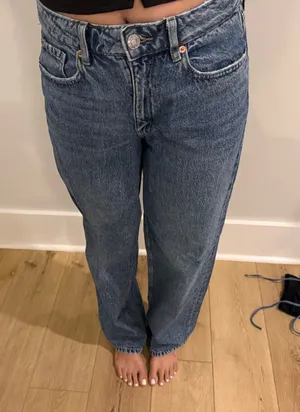 Classic Straight-Leg Women’s Garage Jeans in Medium Blue size 26 thumbnail 1