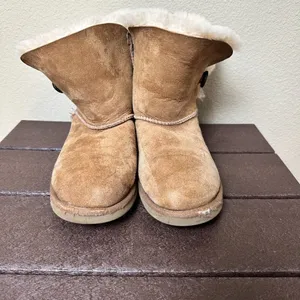 UGG Bailey Button Short Shearling Boots Booties Classic Chestnut Color - size 8 thumbnail 6