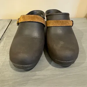 Crocs Women Sarah‎ Clog Brown Expresso Buckle Mules size 7 Flaw See Pic. thumbnail 2