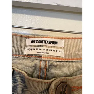 One Teaspoon 23 Kingpins Relaxed Busted Destroyed Zip Crop Slouchy Light Jeans thumbnail 3