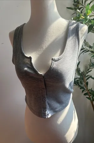 SHEIN Gray Ribbed Notch-Front Button Crop Tank thumbnail 1