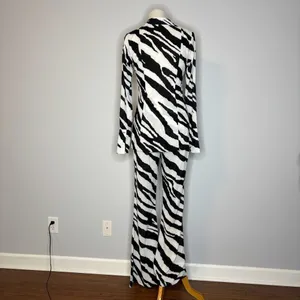 Pretty Little Thing- Black & White Zebra Stripe Button Down Top thumbnail 5