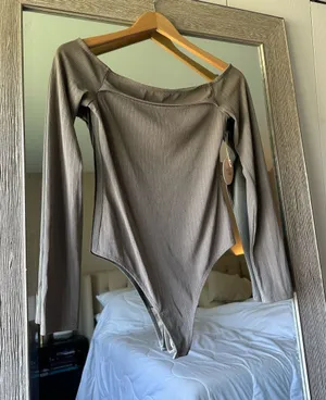 Camila Coelho x Revolve NWT Taupe Long Sleeved Novia Bodysuit Size Small thumbnail 1