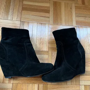 Joie Oakley Black Suede Wedge Booties thumbnail 5