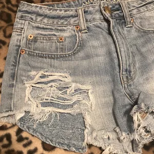 AMERICAN EAGLE Shorts Women’s Size 2 AE HI-RISE FESTIVAL Shorts Distressed thumbnail 2