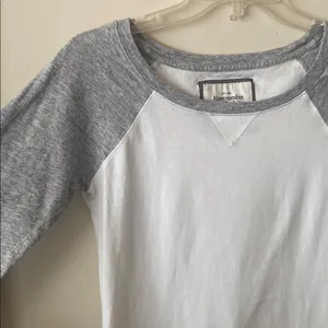 Abercrombie & Fitch 3/4” Sleeve Gray & White jersey tee size small vintage Y2K thumbnail 3