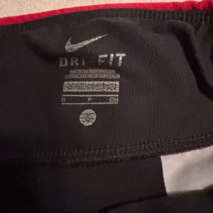 Nike Dri-FIT Cropped Capri Leggings Black Pink Reflective Running Yoga Size S thumbnail 4