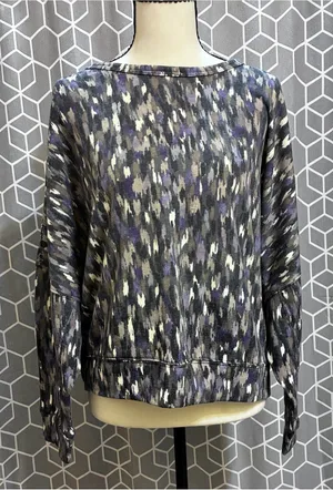 Multi colored sweater with back peek opening. thumbnail 1