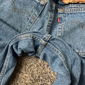 Levi’s Mid Wash High Rise Denim Mom Jean thumbnail 9