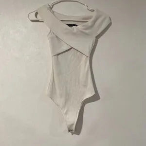 Abercrombie & Fitch White Ribbed Off Shoulder Bodysuit XS thumbnail 2