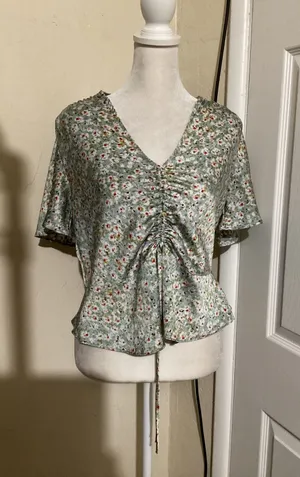 Lucy Paris Floral Ruched Front Peplum Top Sage Green V-Neck Flutter Sleeve Small thumbnail 1