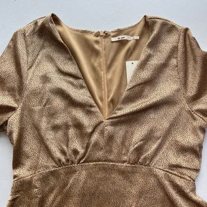 Francesca’s Collection Bronze And Black Dotted Satin Mini‎ Babydoll Dress Size M thumbnail 4