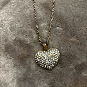 Women’s Vintage Gold Color Heart Necklace Clear Stones 24” Chain thumbnail 2