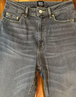 BDG Girlfriend Highrise Straight Leg Jeans - An Urban Outfitters Brand thumbnail 2
