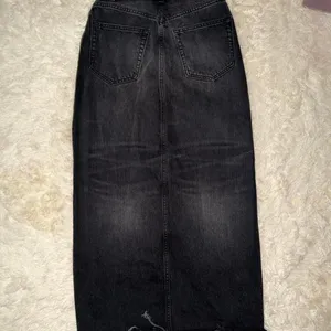Reformation Jeans Tazz Maxi Denim Distressed Skirt Gray Black Size 26 NWOT thumbnail 4