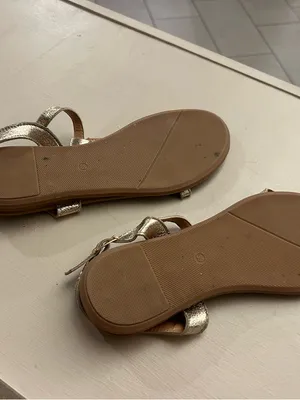 Metallic Silver T-Strap Sandals 8 1/2 Fashion thumbnail 3
