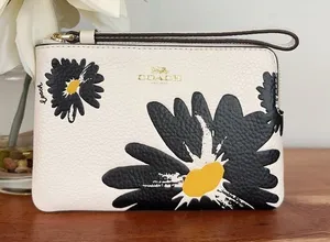 NWT Coach Corner‎ Zip Wristlet With Daisy Floral Print thumbnail 1
