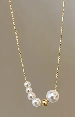 Elegant White Pearl Necklace thumbnail 1