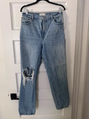 Abercrombie High-Rise Jeans thumbnail 2