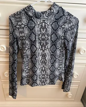 Snake Print Long Sleeve Gray Size L thumbnail 1