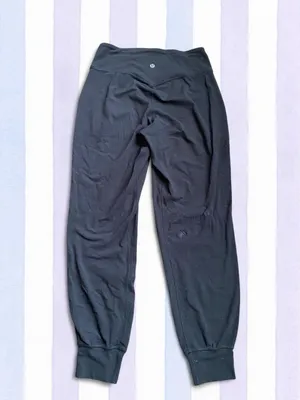 Lululemon Black High-Rise Joggers size 6 thumbnail 2