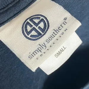 5/$25 Simply Southern Women's S‎ Graphic Tee Navy Pink Floral Logo Preppy thumbnail 5